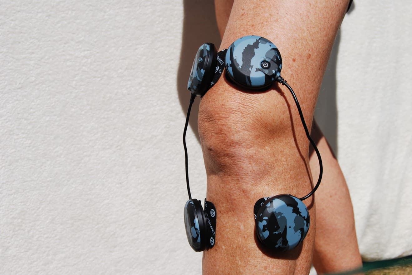 Compex SP 8.0 wireless pods positioned around a knee